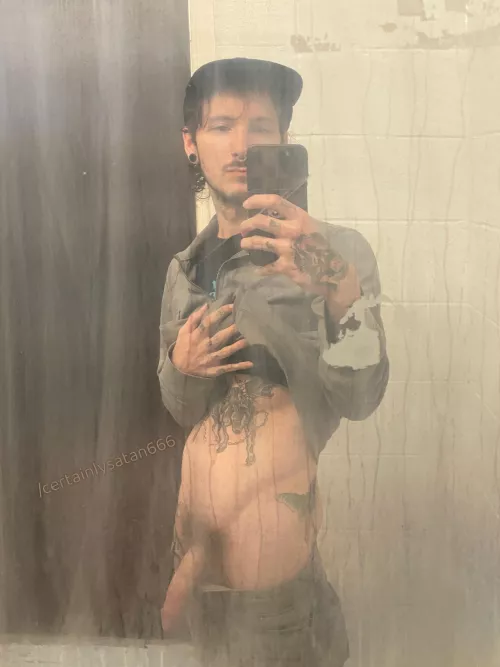 In the men’s room 🤫