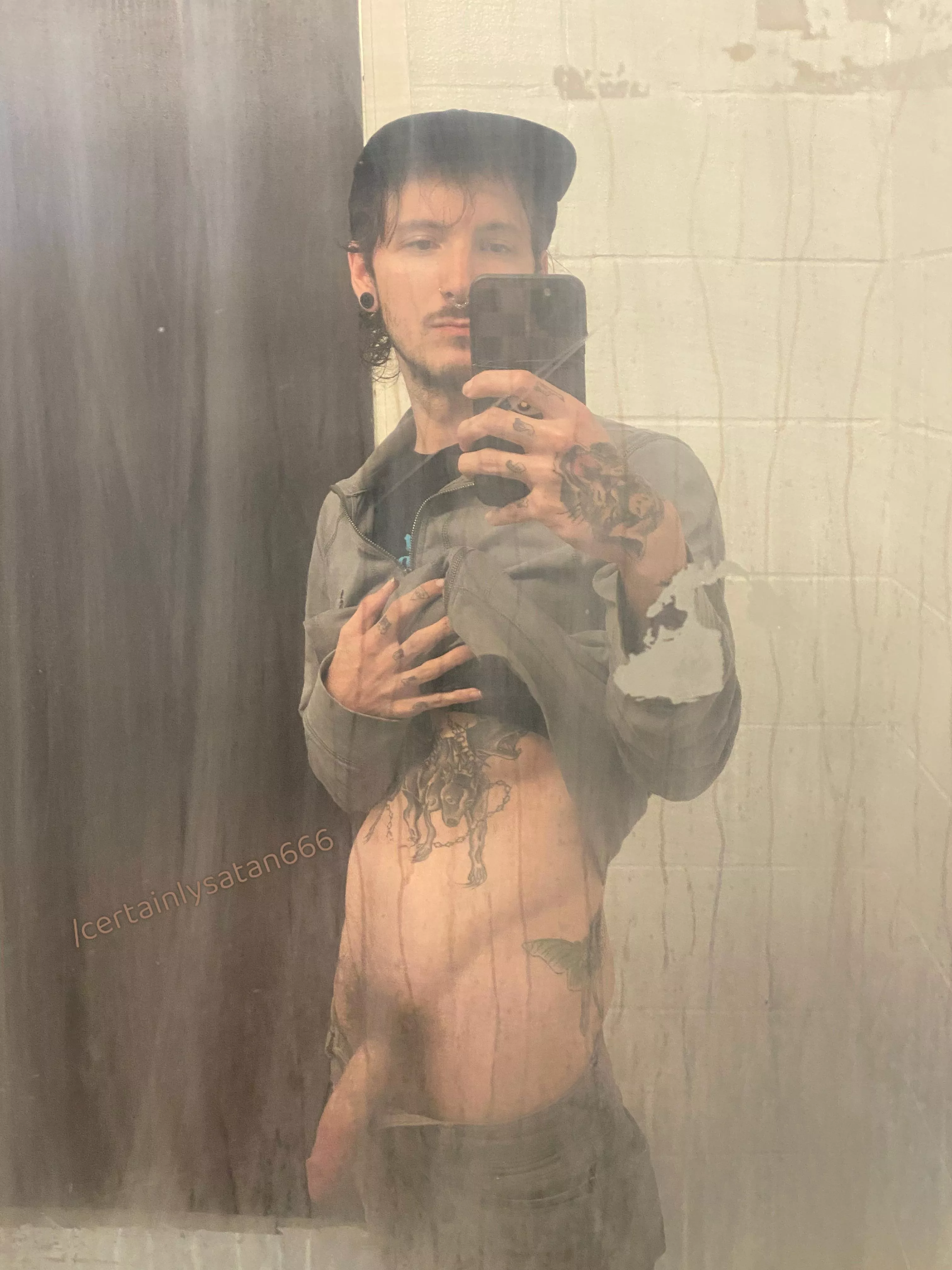 In the men’s room 🤫