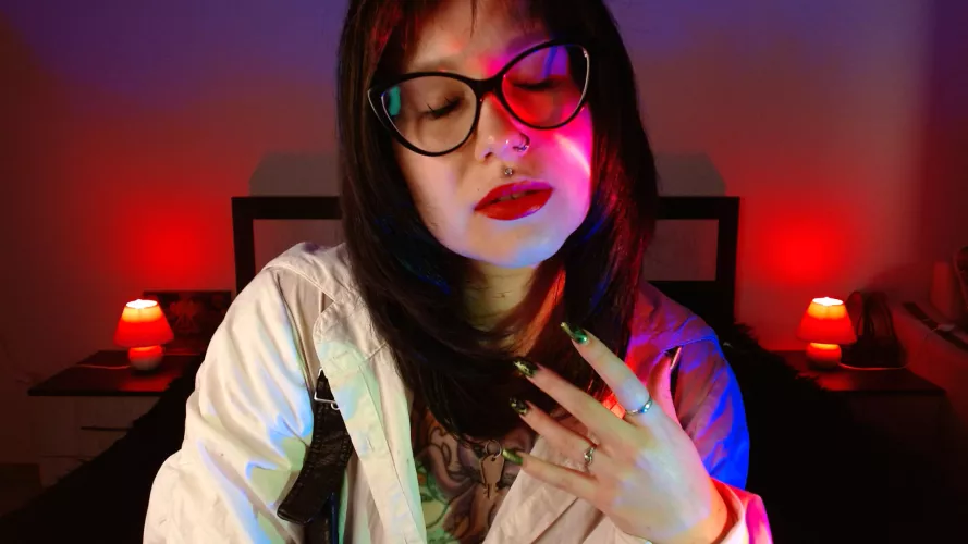 Need a feet licker! https://chaturbate.com/amanita__pantherina/