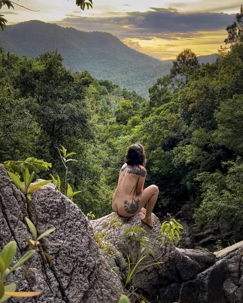 Nude hiking - rainy season 🇹🇭