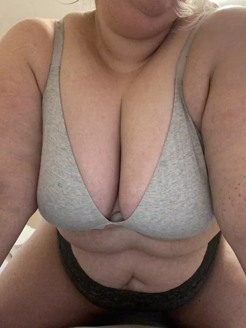 Please let me ride you with my tits in your face😏