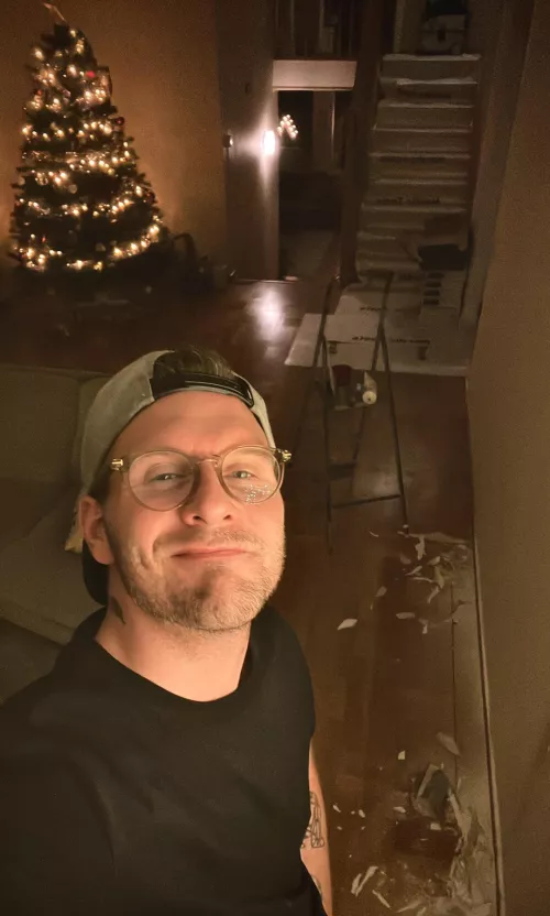 Puttying n painting the walls- last fixup before the holidays! Oh, and the tree is up… 🌲 🌟 best time of the year, right? 😉