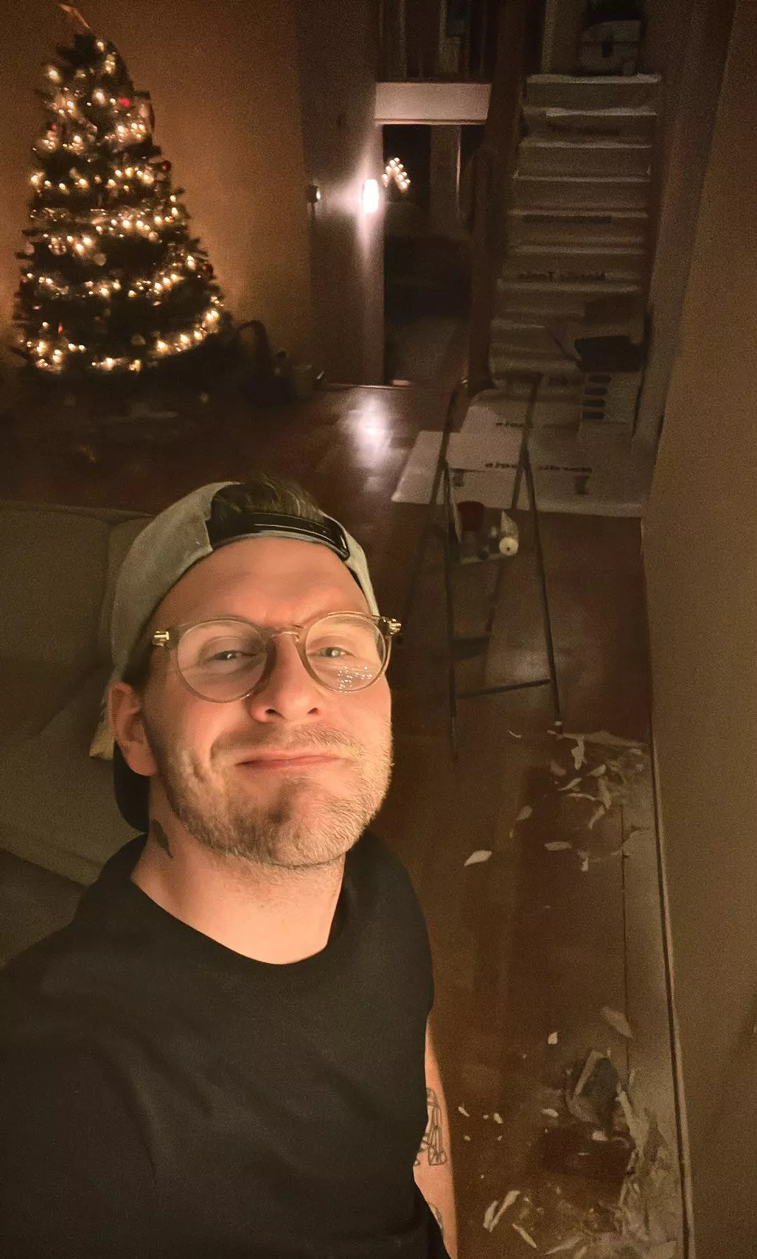 Puttying n painting the walls- last fixup before the holidays! Oh, and the tree is up… 🌲 🌟 best time of the year, right? 😉