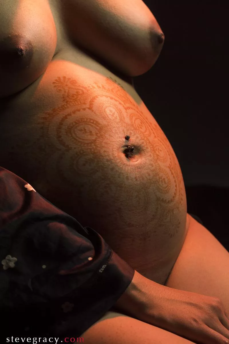 Regina henna belly