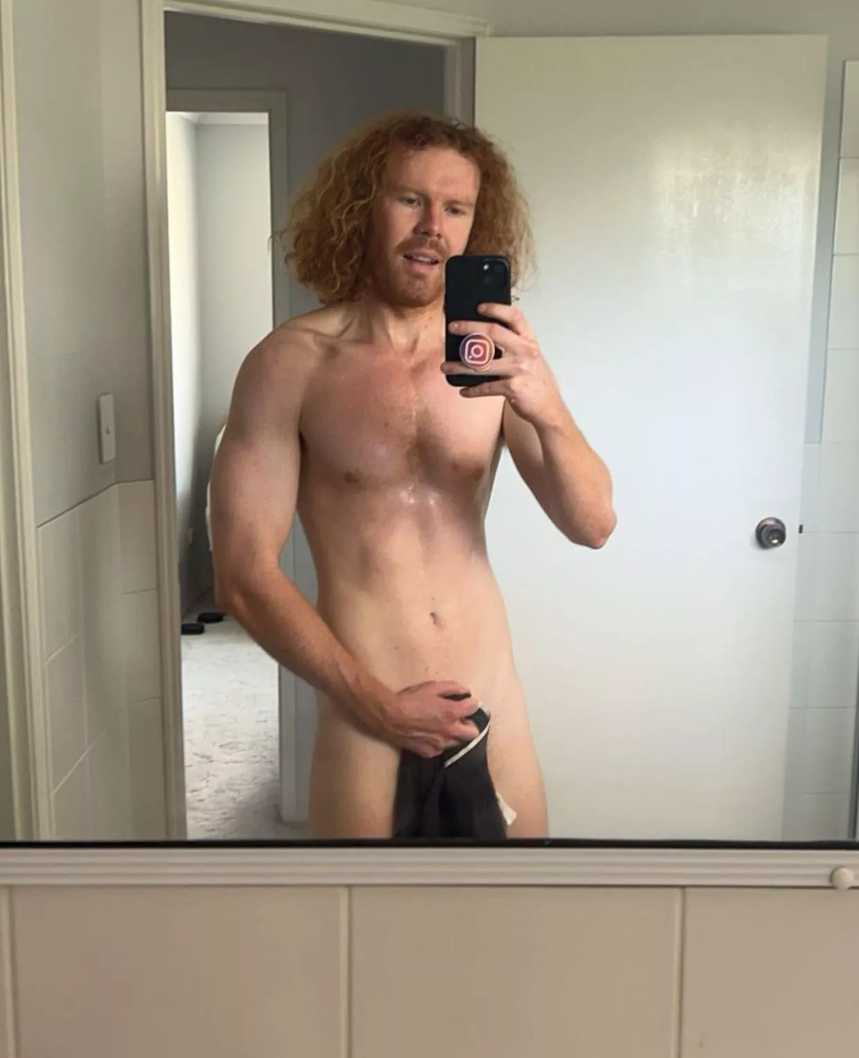 Should I drop the towel? 😏🍆