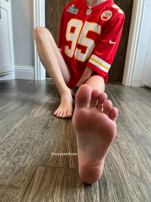Sundays are for feet and football, you agree?