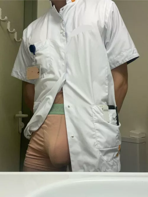 This doctor jerks off on his breaks