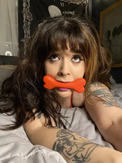 Throw me a bone and tell me how you’d treat me when you know I can’t talk back 🦴 💋