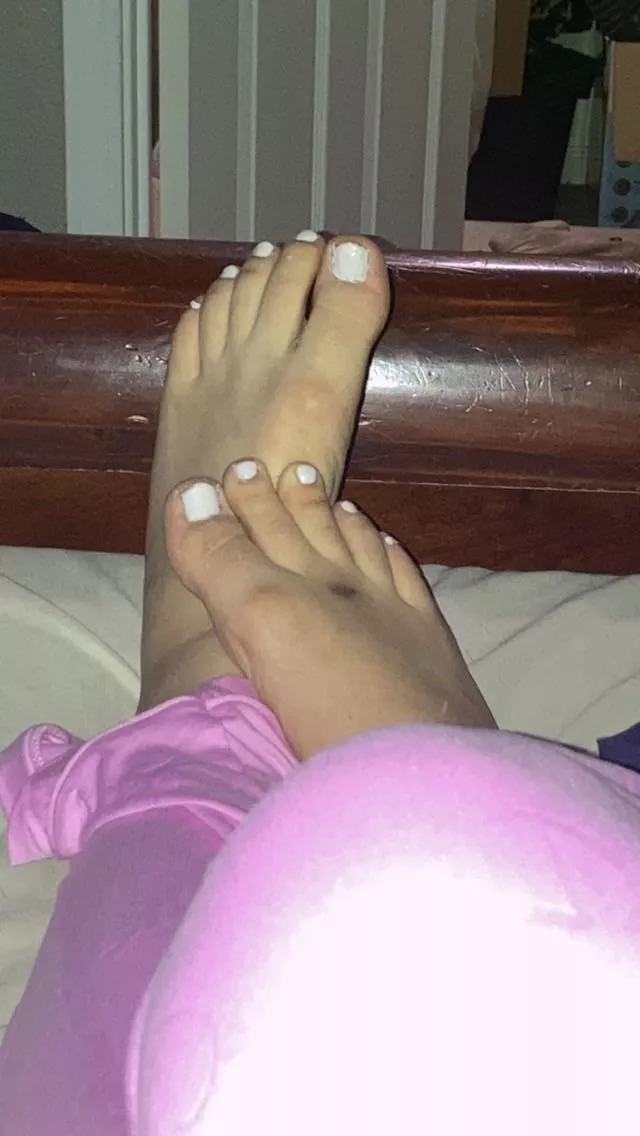 Toes looking yummy in white 😛