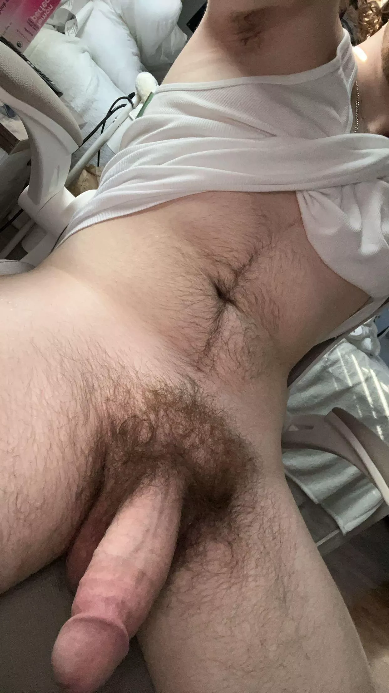 top looking for loose holes to fist and train 😜