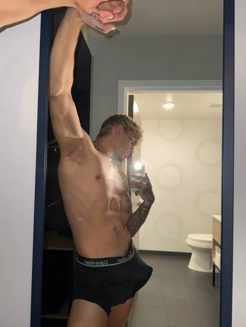 who wants a spicy vid in their dm comment 