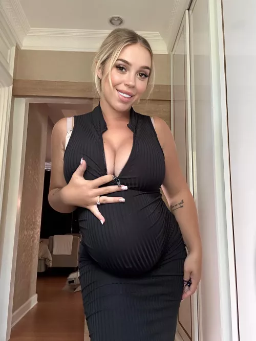 Would you take me on a date dressed like this 8 months pregnant