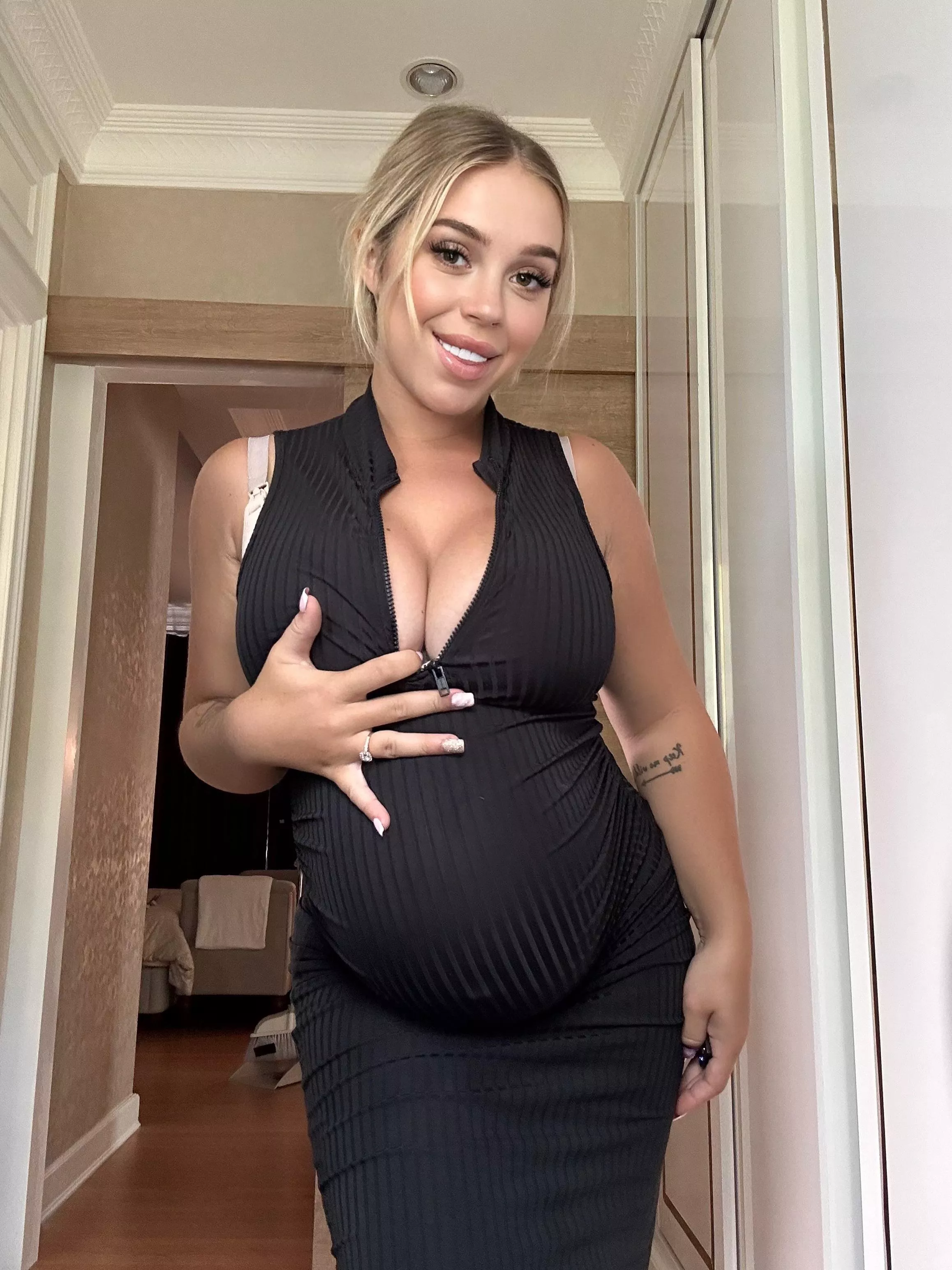 Would you take me on a date dressed like this 8 months pregnant