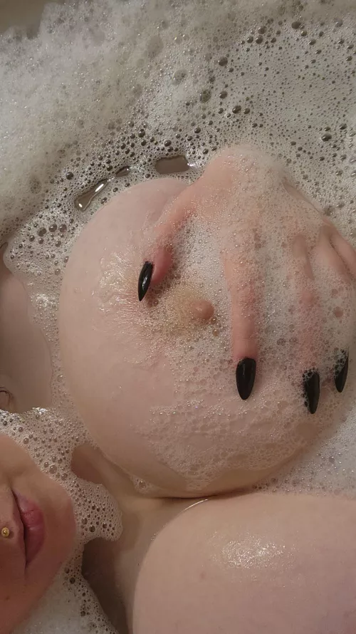 Would you take you take a bubble bath with me? 🫧