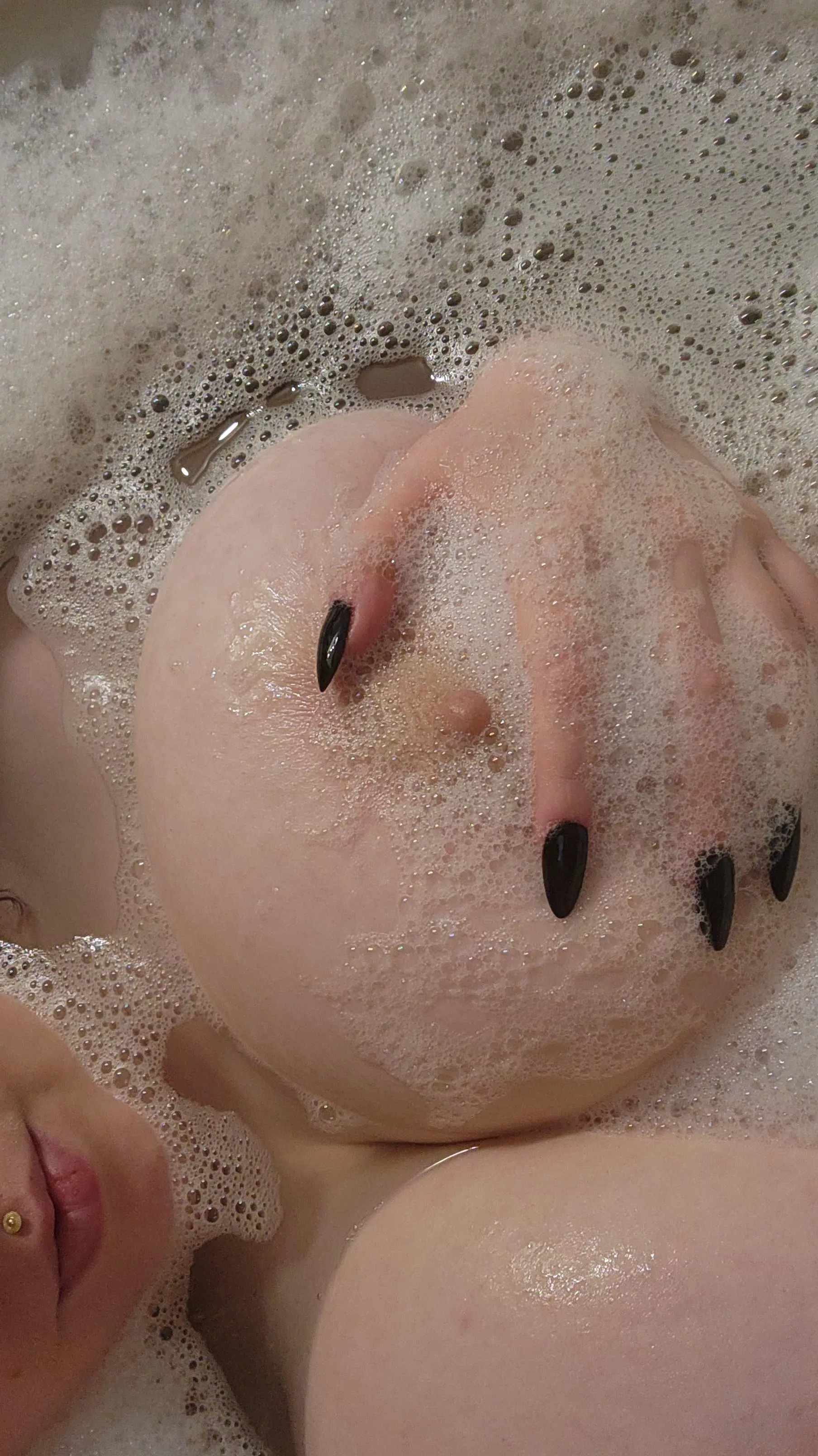 Would you take you take a bubble bath with me? 🫧