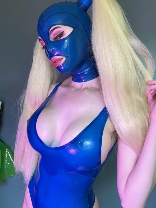 Your alien girlfriend wants to go for a casual brunch