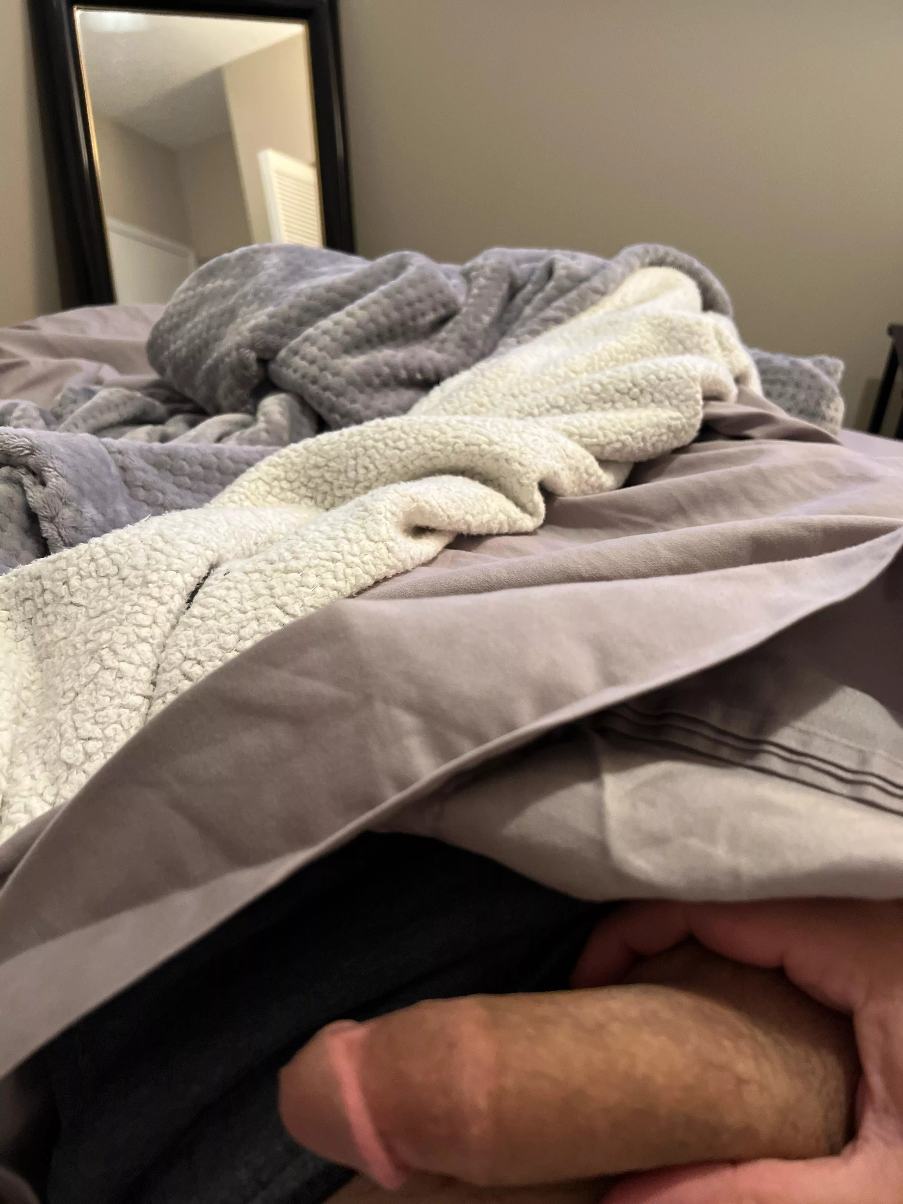 18 making a group chat. 18-23 Hmu