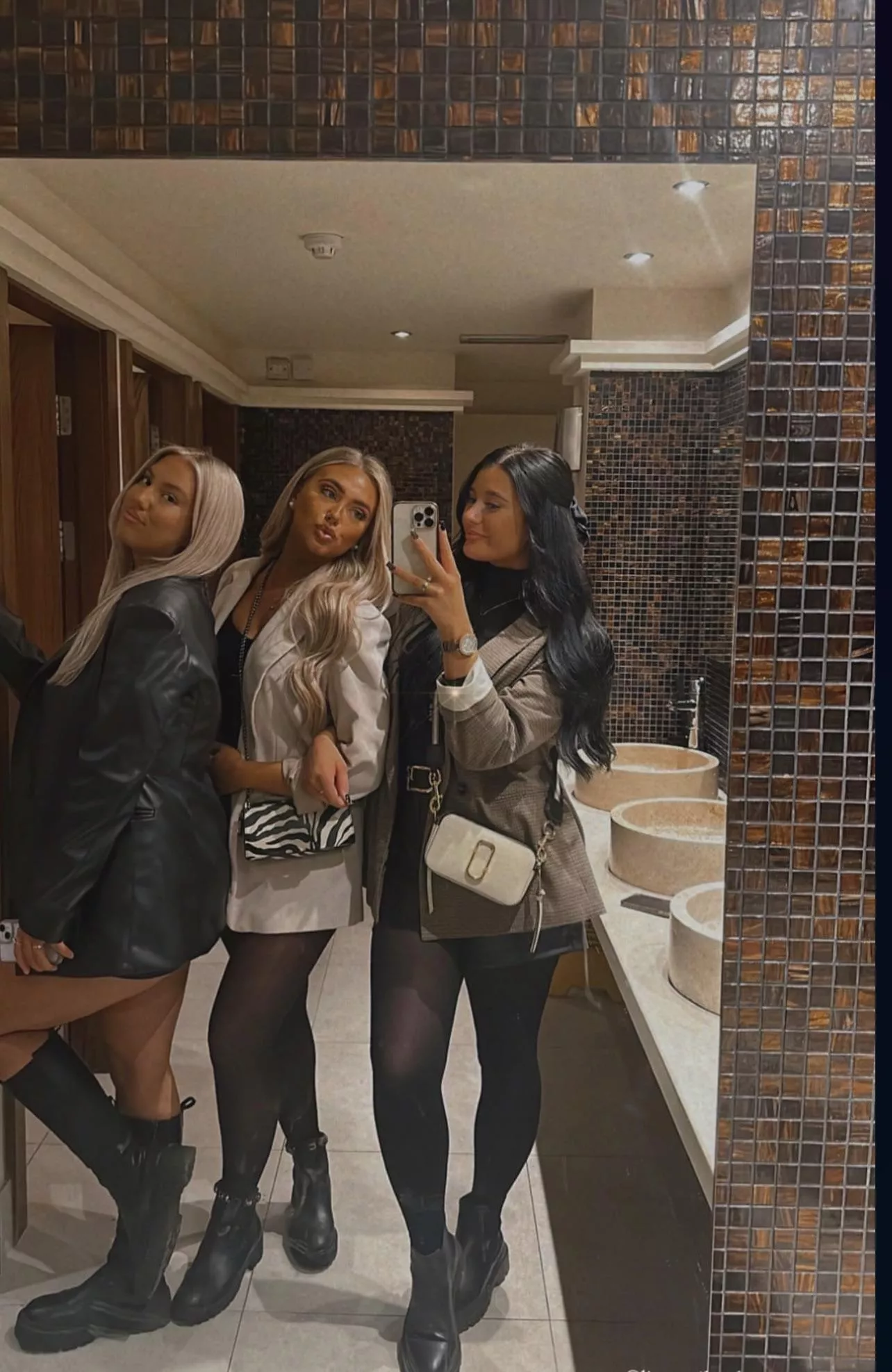 2 blondes and a brunette