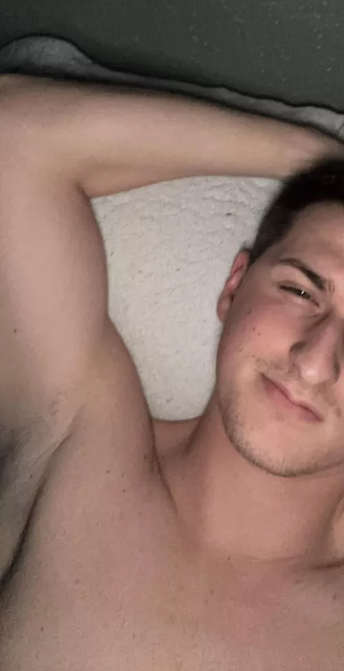 22 BWC for Hung or Fit | Currently jerking in airport bathroom | Snap: MassivePersona