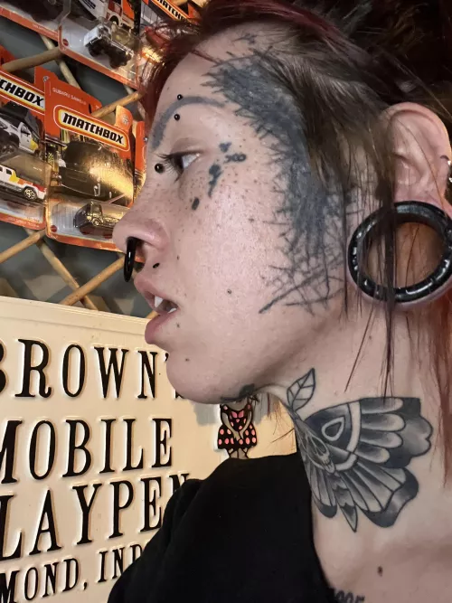 Been a while since I posted a face pic >.< does anyone like those anymore