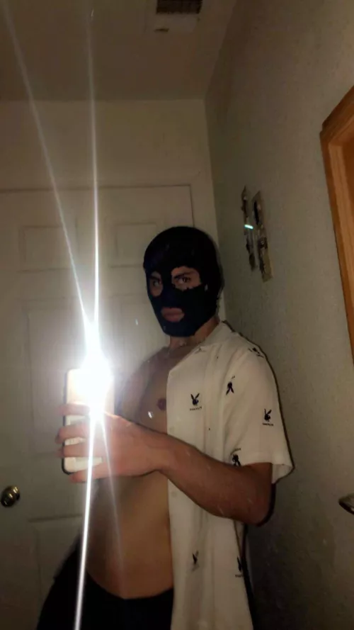 Bi guy in 336/winston. Empty house tonight and have fantasy of sucking anon inshape hung dudes with mask on. Walk in, find me on my knees in dark room. Blow n go. Under 28 only and body/dick pic required. Married, bi, str8 only.