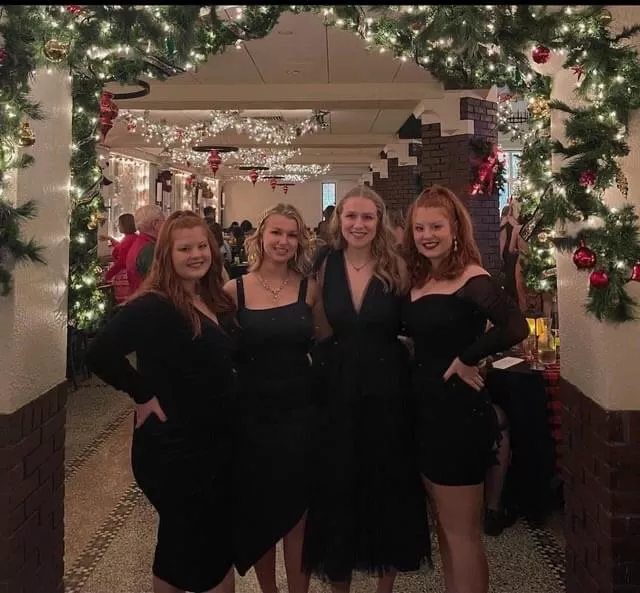 Black dresses [4]