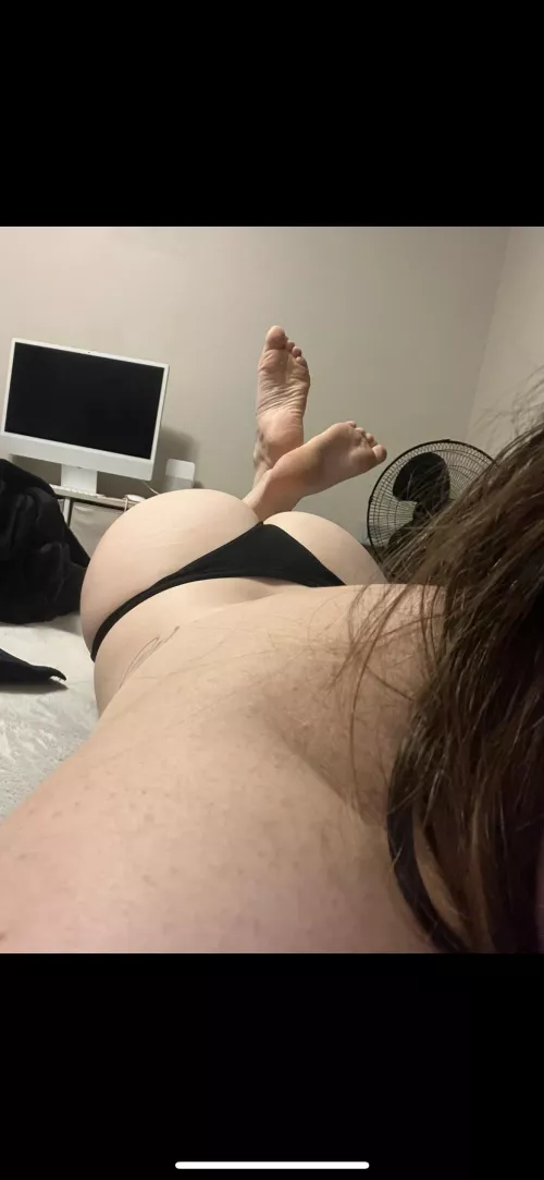 Cum on my ass or feet?