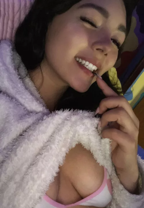 Do Korean girls with a Colombian father turn you on? 😋