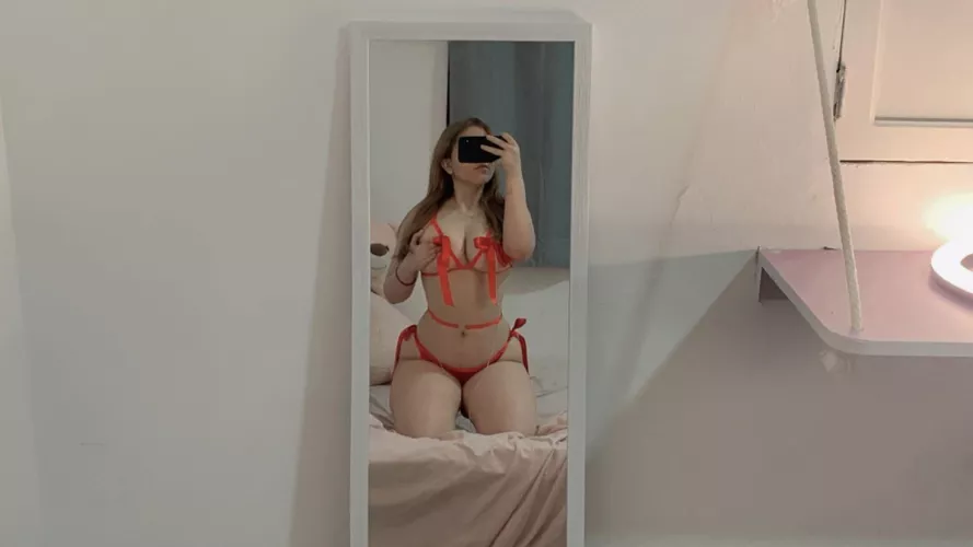 do older guys prefer young 18yo girls with thick legs?