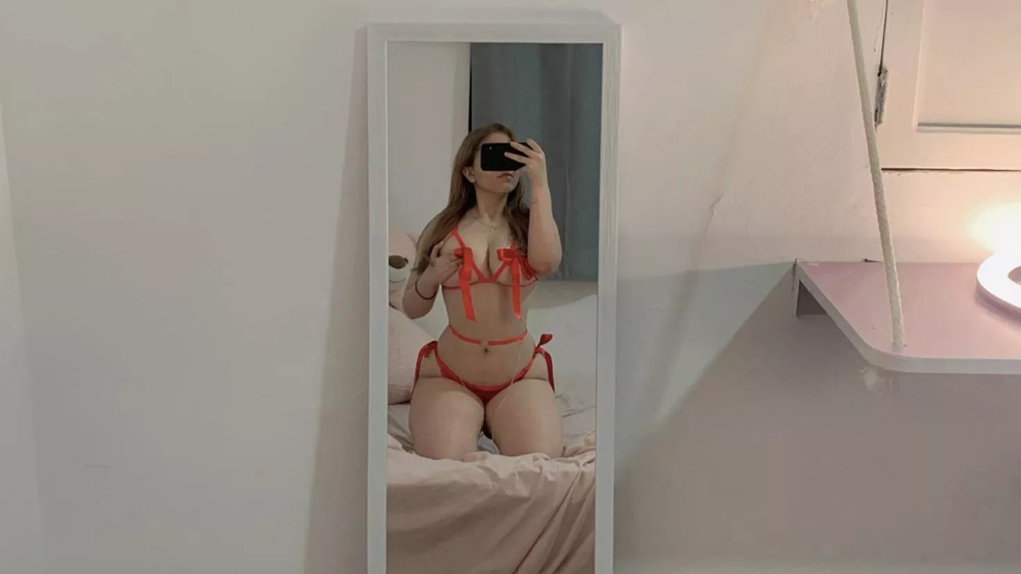 do older guys prefer young 18yo girls with thick legs?