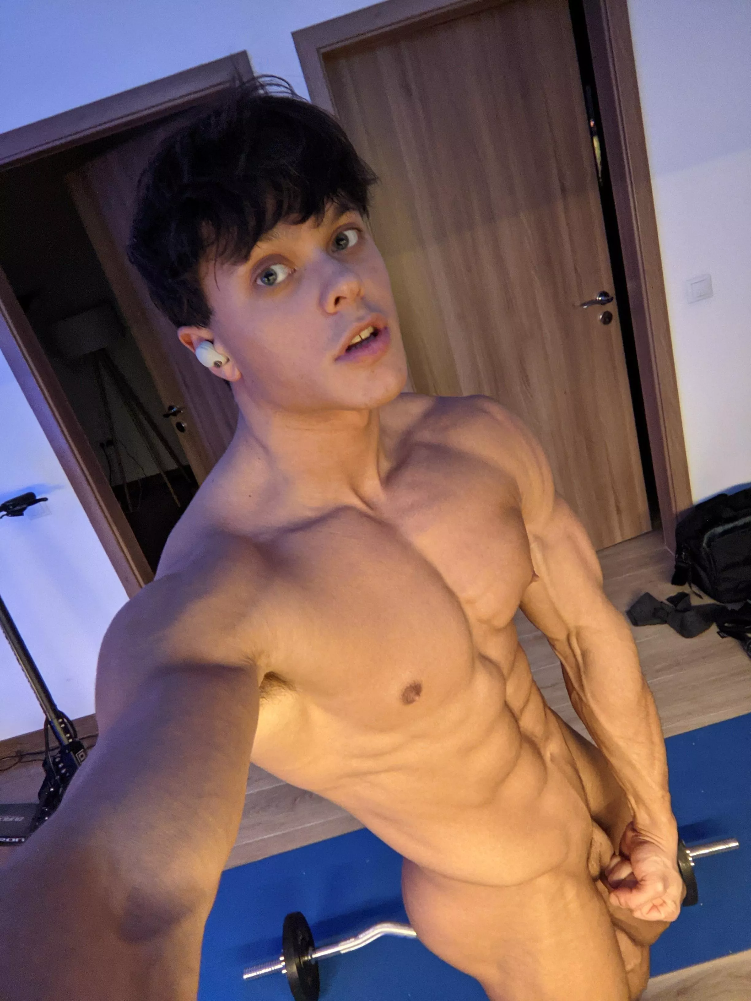 Do u like muscle twinks? 😈 [21]
