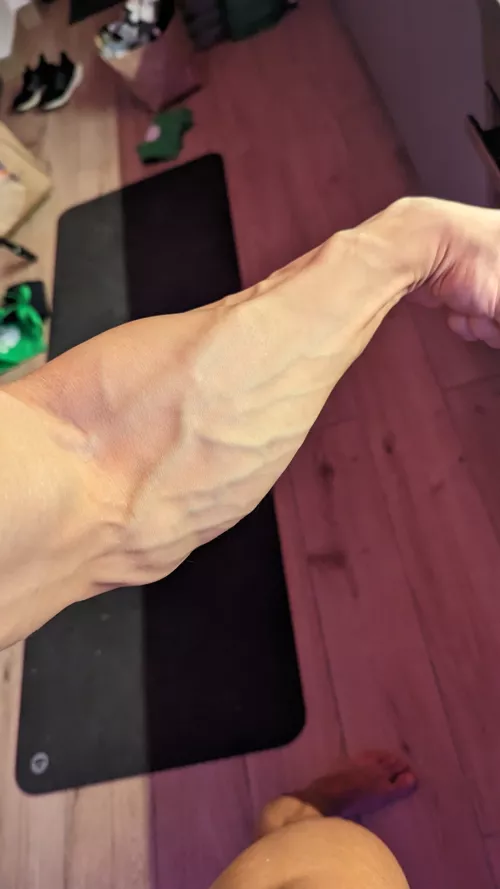 Do u like veiny big forearms? 😈