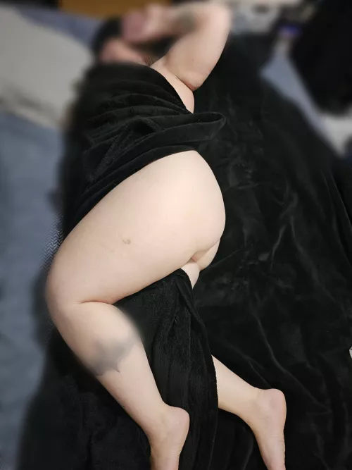 Explain to me why nobody wants to see my fully nudes?