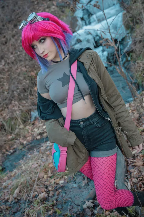 Have you seen a girl with hair like this? She was in my dreams..