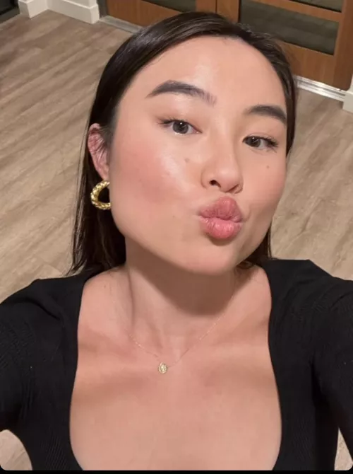 How's your weekend so far? DM Me ;)