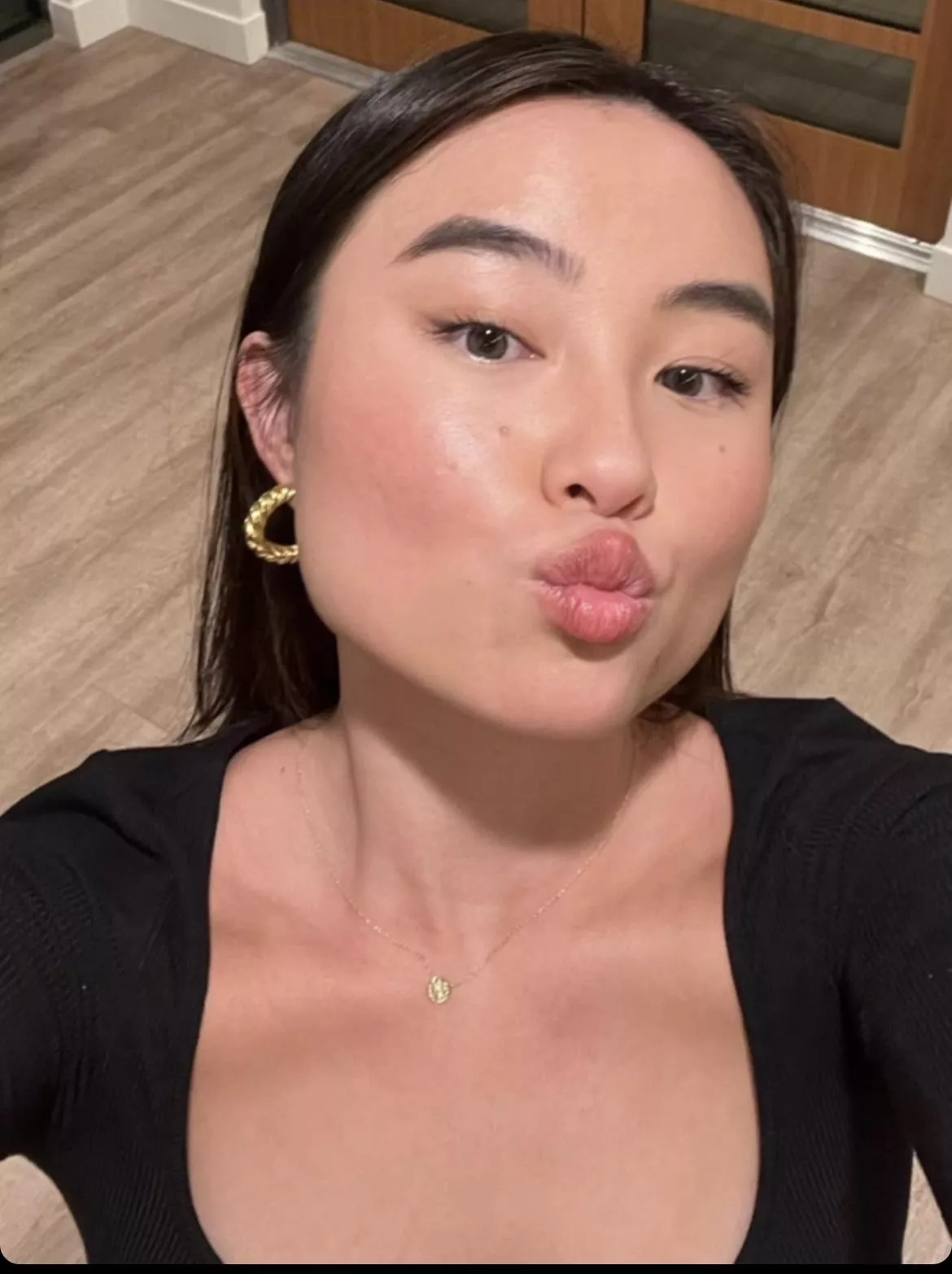 How's your weekend so far? DM Me ;)