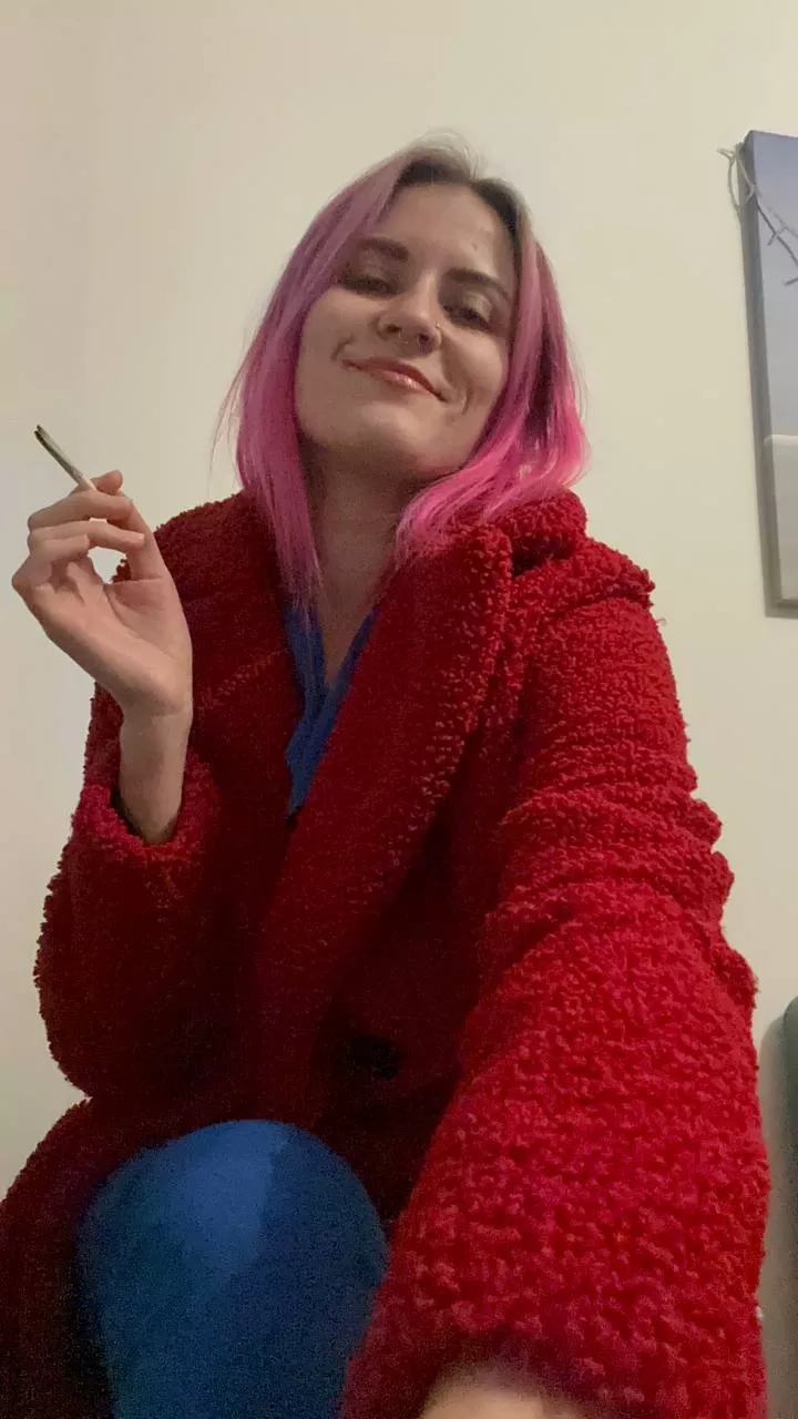 I like the tobacco smell on my clothes more than perfume