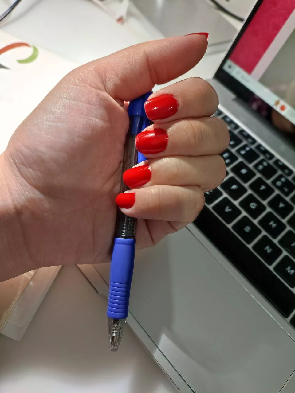 I love the slutty red