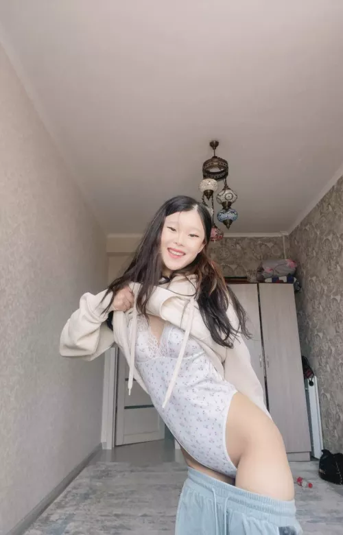 I think this white body looks great on me.