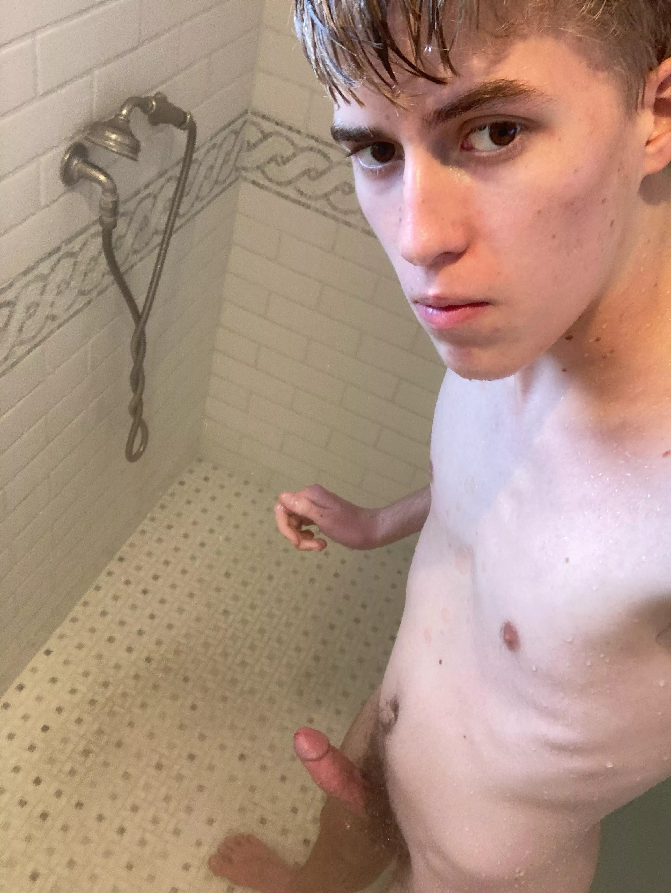 I’m all wet in the shower 💦💦