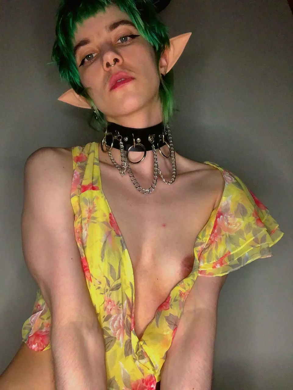 I'm cute but psycho elfy creature. Wanna play with me? 👻