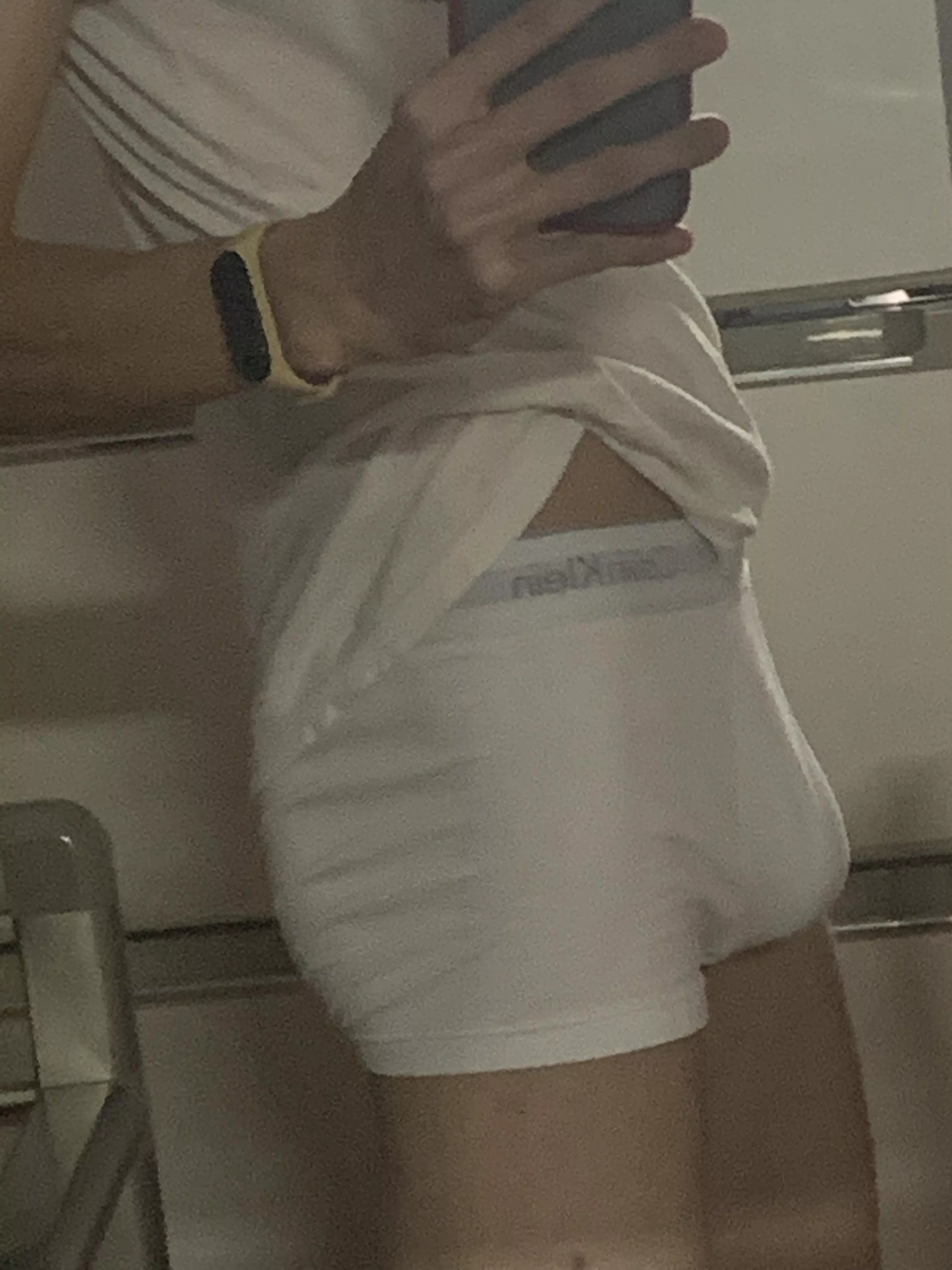 It’s raining outside. Just did some home exercise! How’s the bulge?