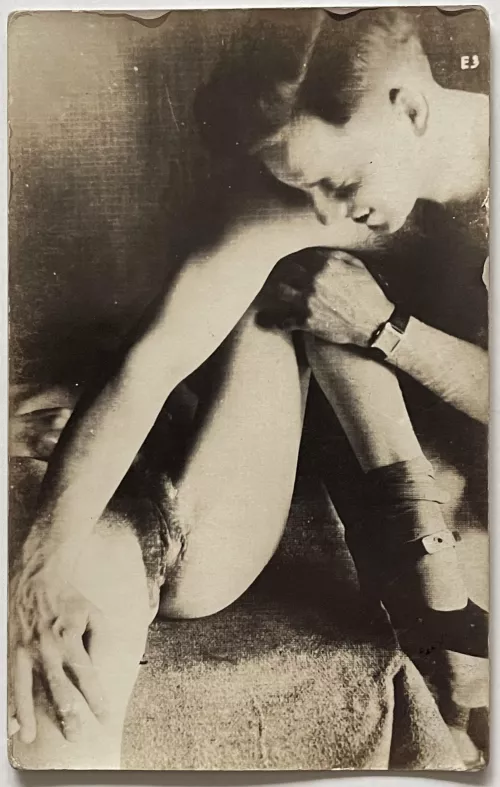 Joyful Reveal (1920s-1930s)