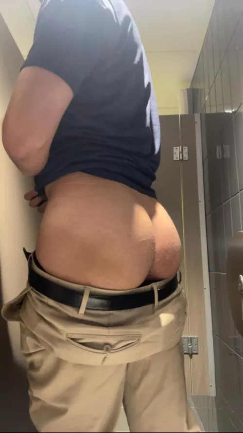 Meet me in the stall