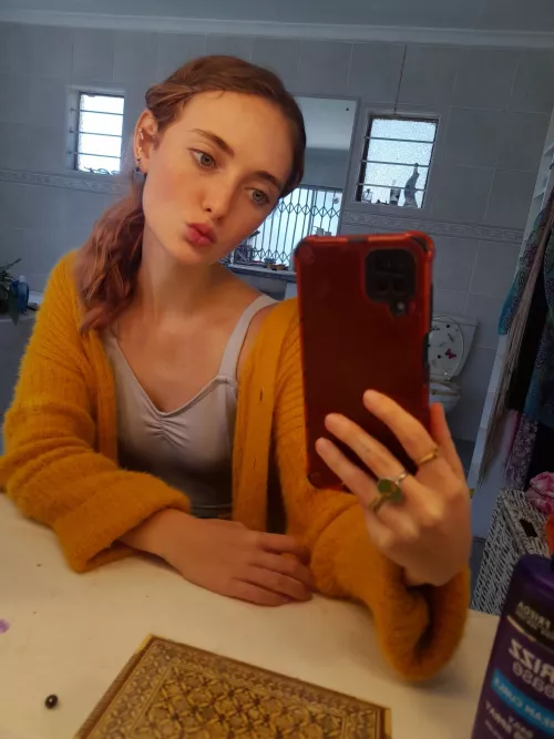 Mirror, mirror on the wall, who's slaying the selfie game? F18