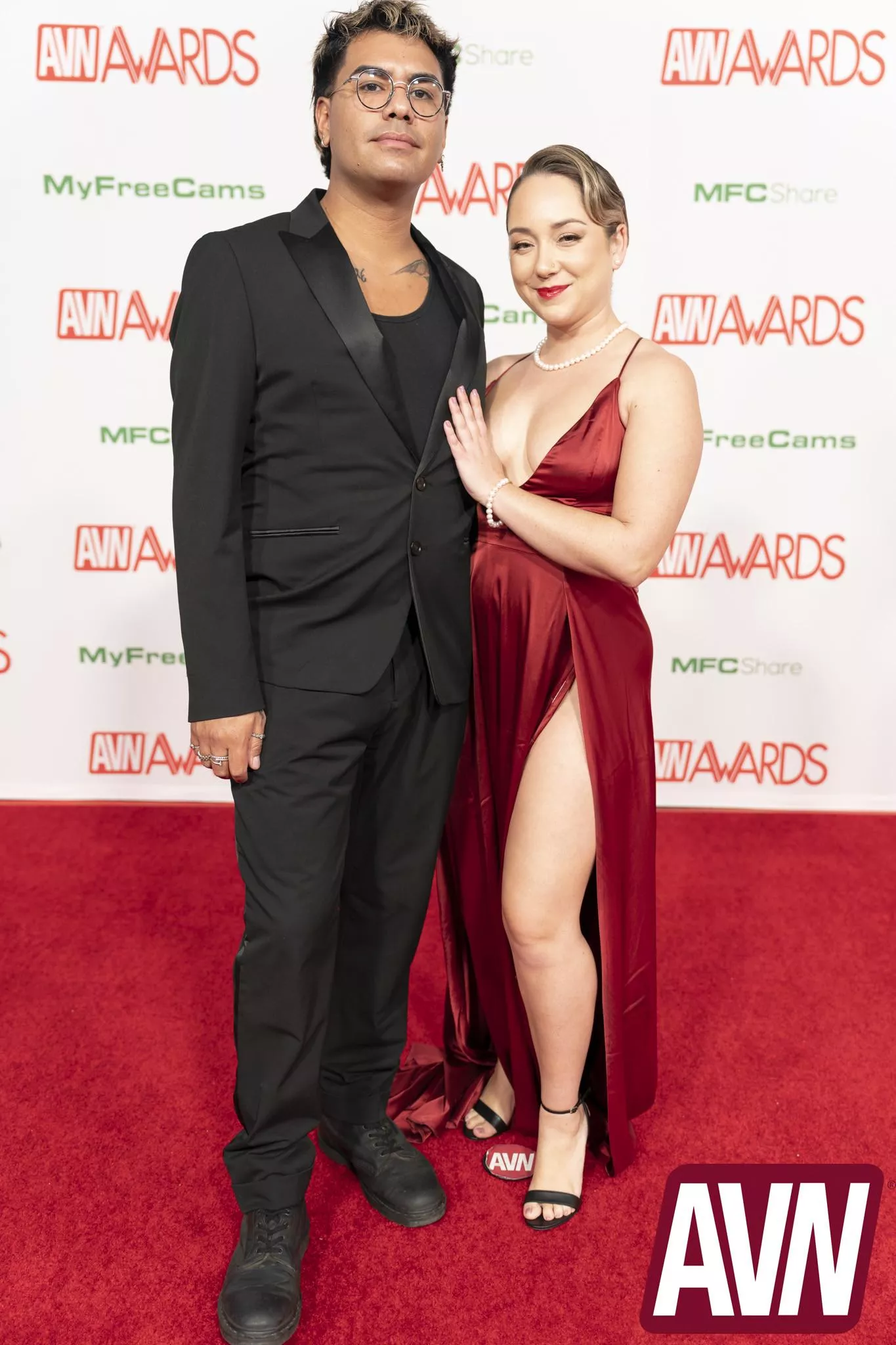 OMG her hair's short