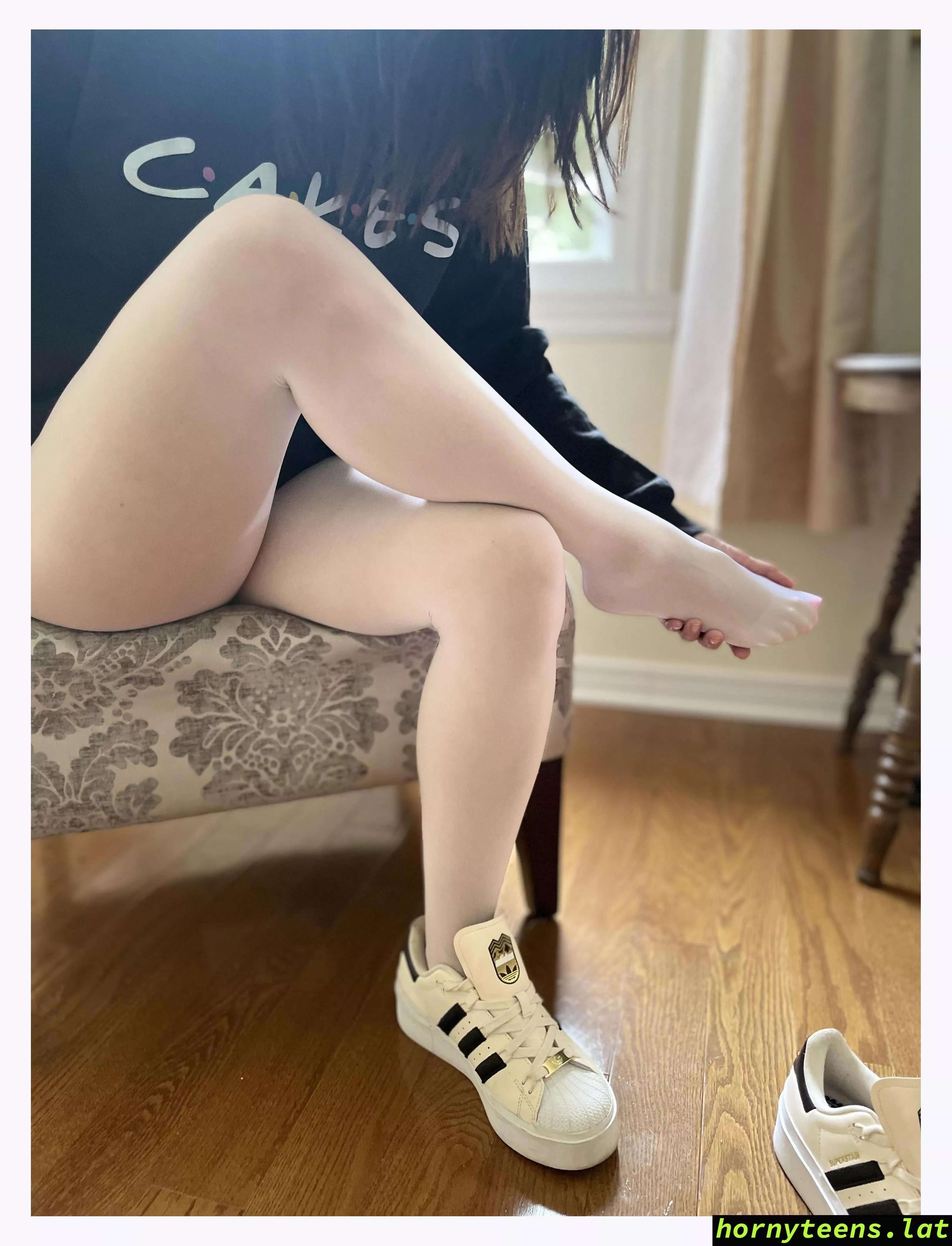 POV we’re home alone ahd I’m wearing a big cozy sweater, sexy seamless pantyhose and nothing else. What do we do with our time?