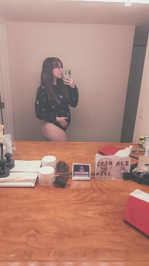 Pregnant bump is bumpin