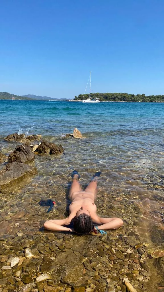 Relaxing and massaging my back on the rocks after snorkling