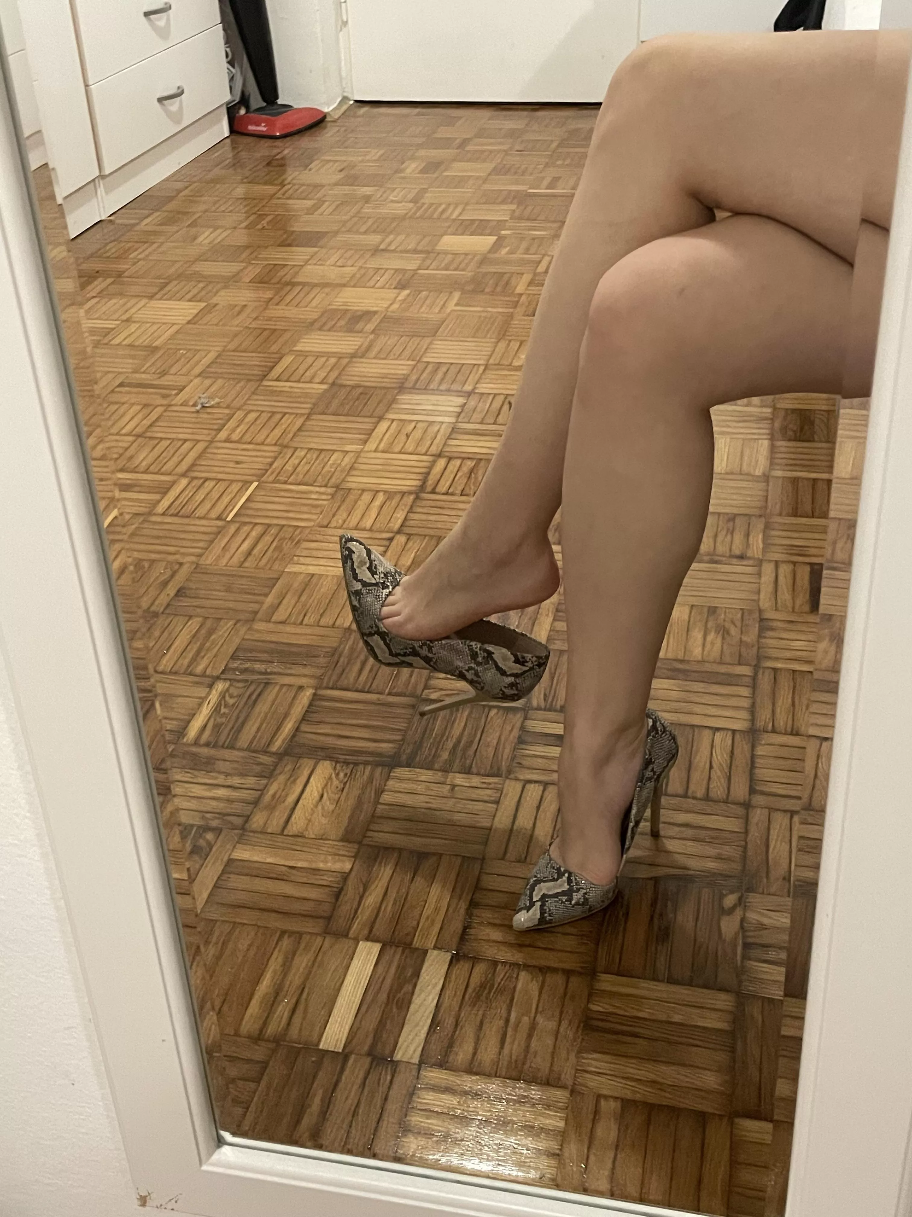 Say “me” if you’re going to worship my feet
